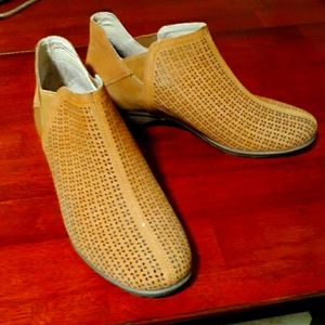 Cute!!  Abeo booties.